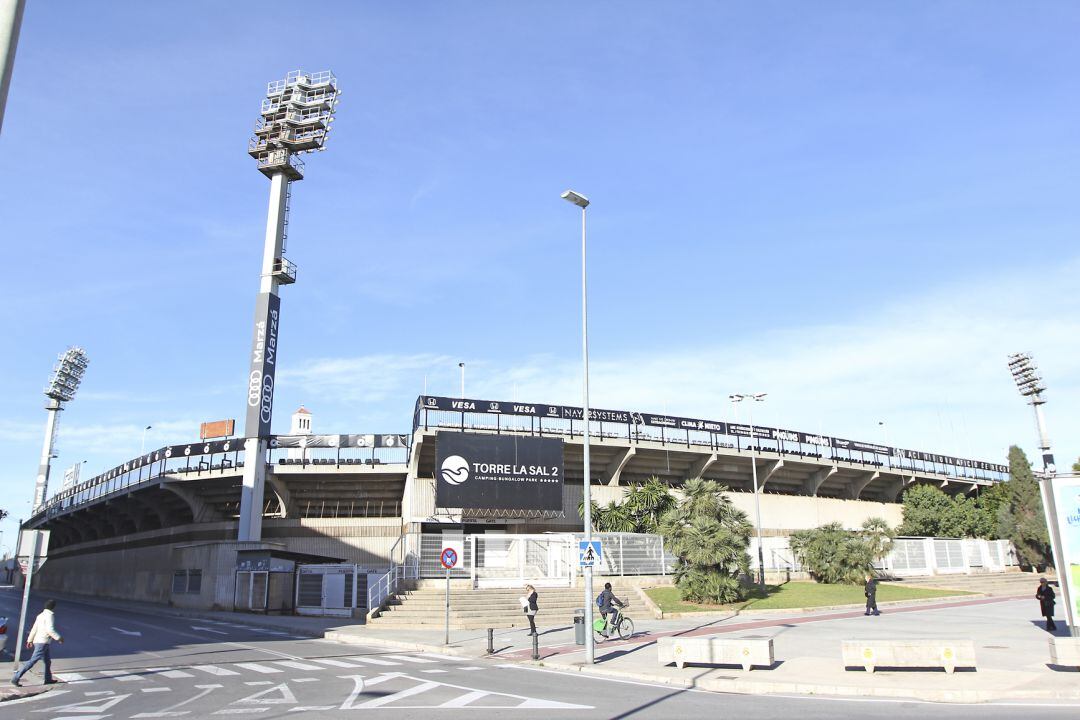 Imagen exterior del Estadio Castalia