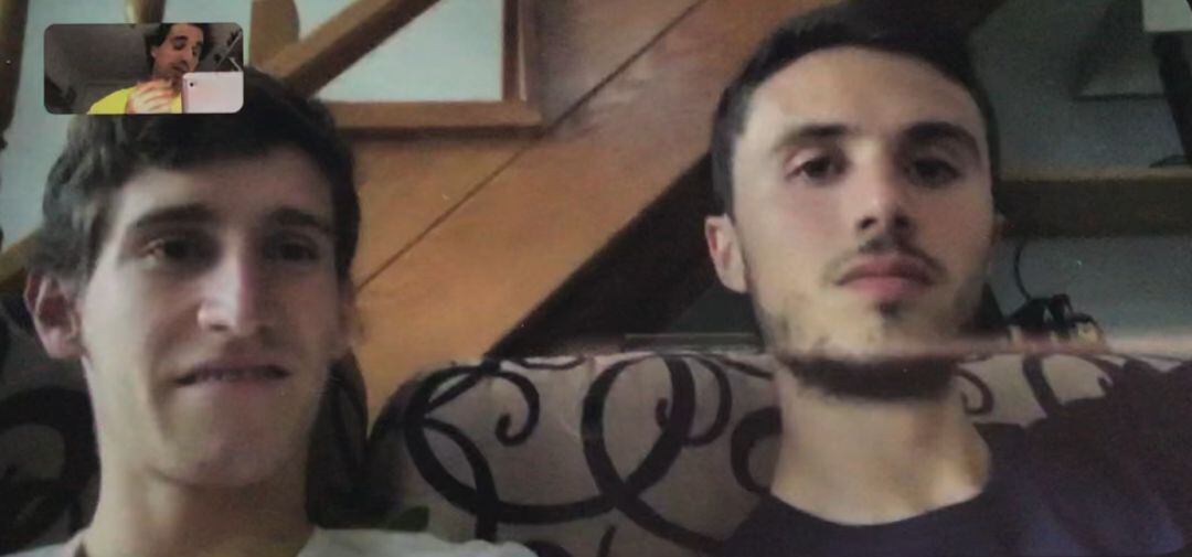 Aihen Muñoz y Ander Guevara durante la entrevista por videoconferencia  