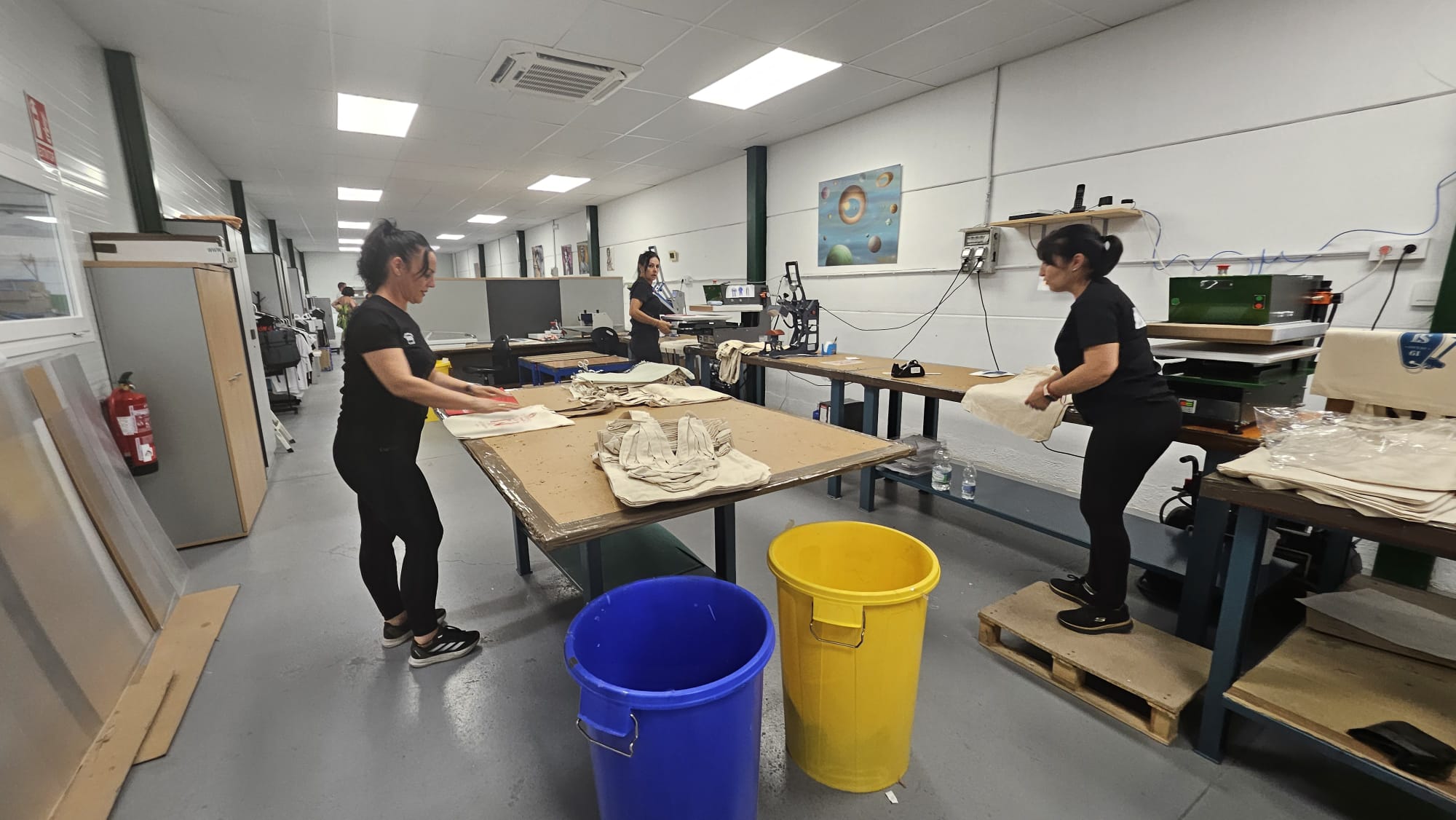 Algunas de las trabajadoras de Neolentech