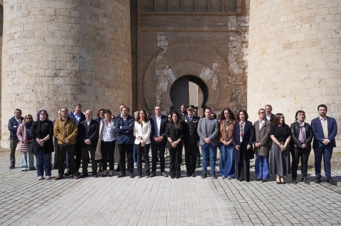 Concentración contra la violencia machista en las Cortes de Aragón