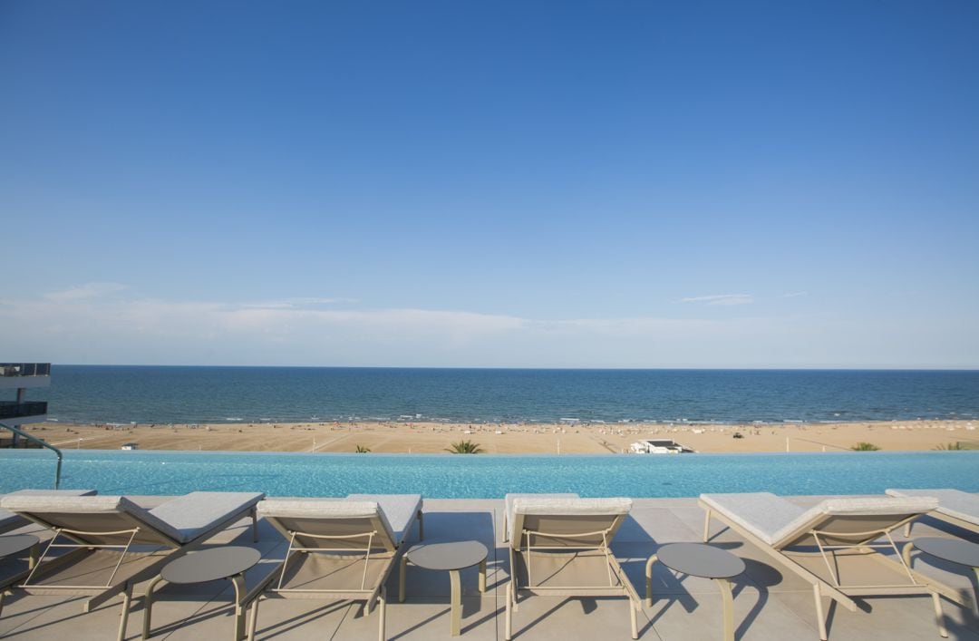 Nuevo espacio en la terraza del Hotel Bayren de la playa de Gandia 