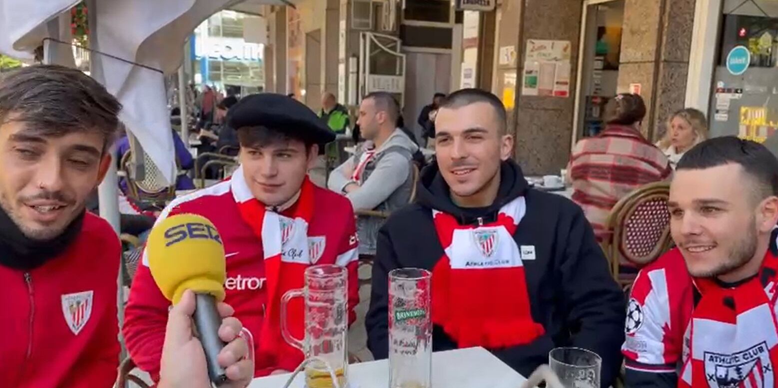 “Vayas donde vayas siempre hay uno de Basauri”: la afición del Athletic llena las calles de Dortmund antes del partido de Champions