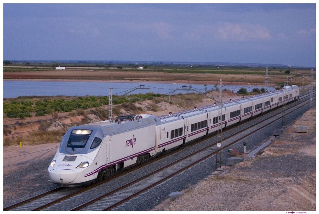 Tren de larga distancia Madrid-Cádiz