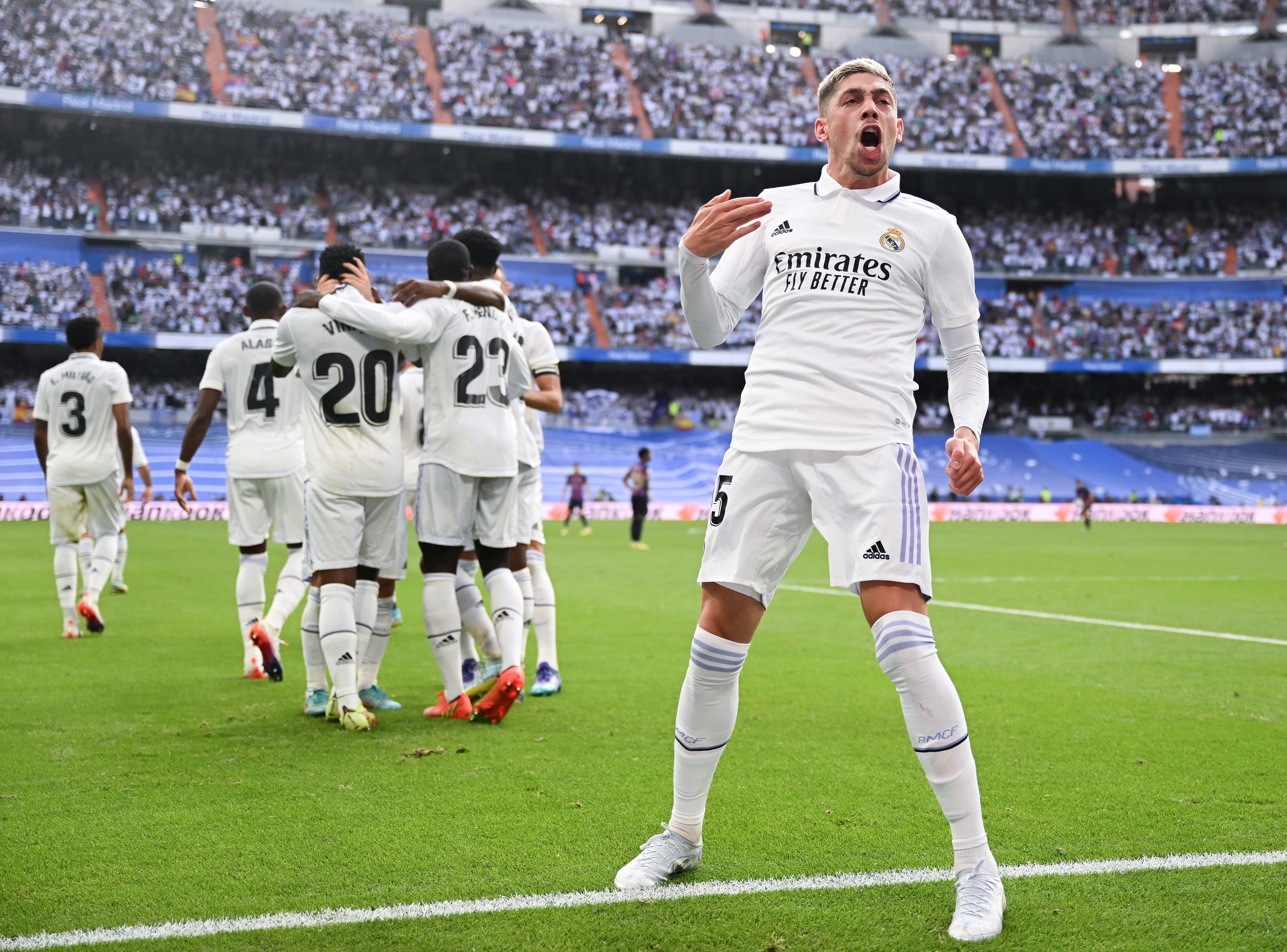 Valverde celebra ante el púbico madridista el tanto anotado ante el FC Barcelona.