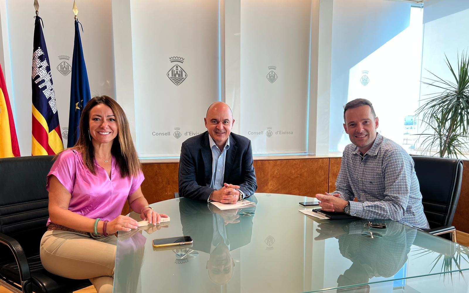 Un momento durante la visita de la consellera