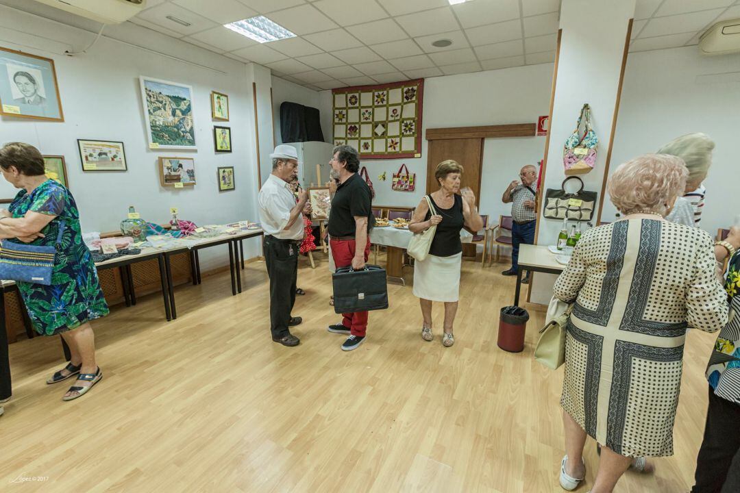 Usuarios del CPA de Linares en una de las actividades realizadas.