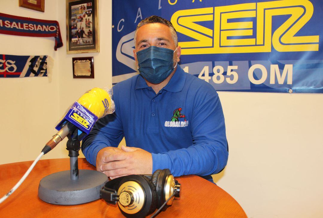 Mihail Avramescu, en el estudio de Radio Alcoy