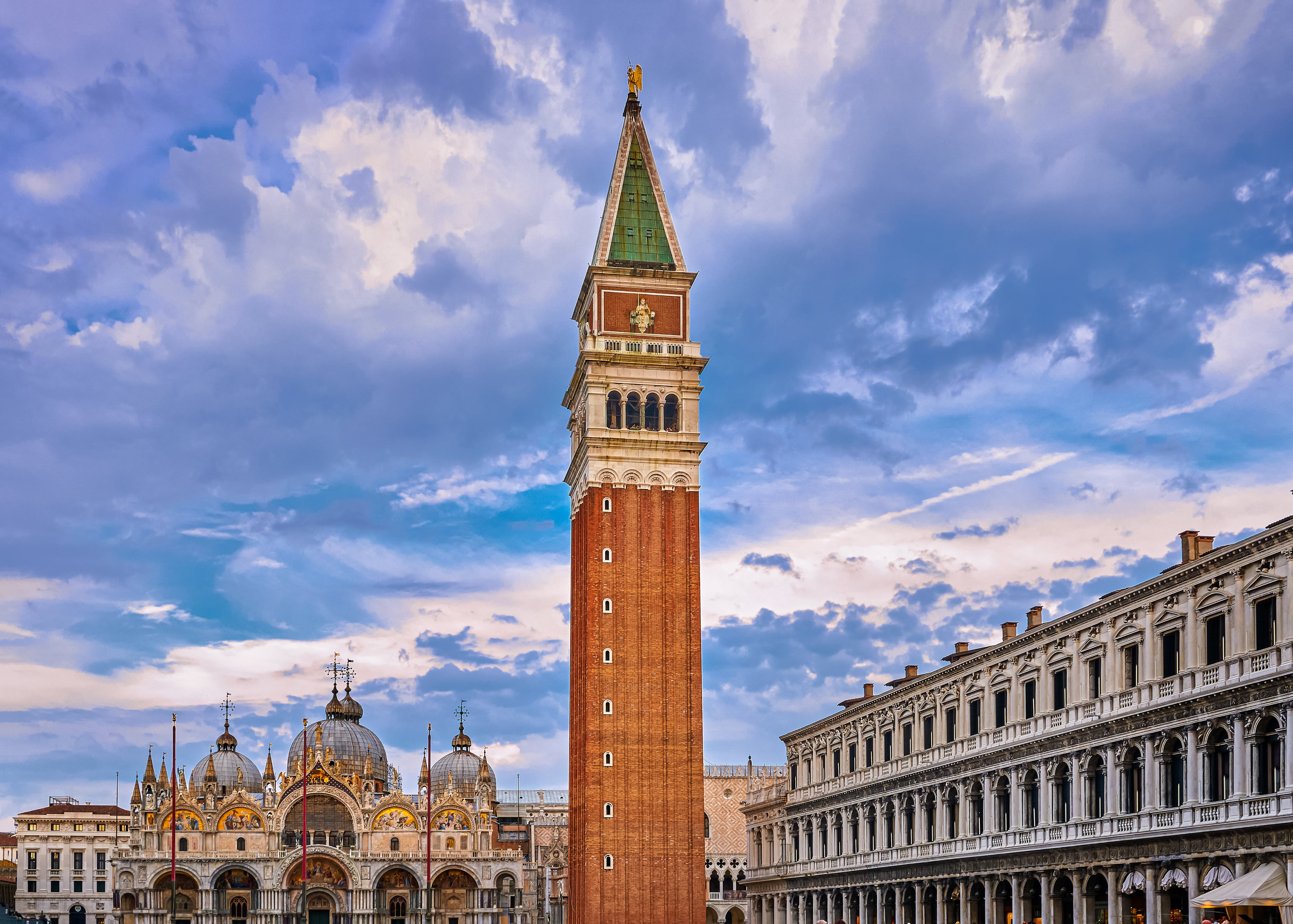 Vista del campanario de la Basílica de San Marco.