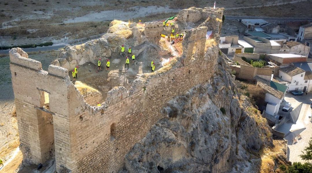 Trabajos arqueológicos en el Castillo de Bedmar.