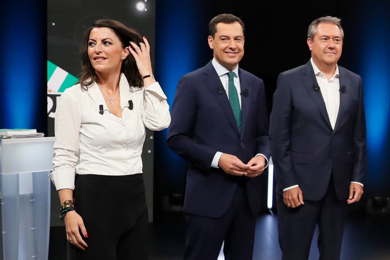 La candidata de Vox, Macarena Olona, el presidente de la Junta de Andalucía y candidato del PP a la reelección, Juanma Moreno, y el candidato socialista, Juan Espadas, durante el primer debate electoral