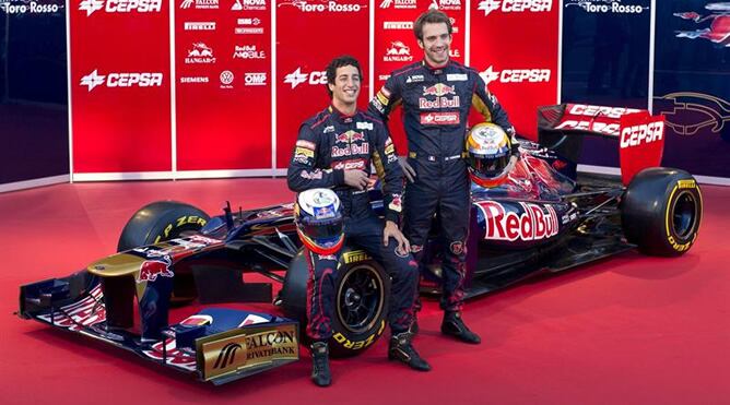 Daniel Ricciardo y Jean-Eric Vergne en la presentación del nuevo STR7