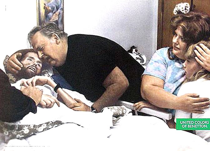 En noviembre de 1990, la revista Life publicó una imagen de David Kirby agonizando y rodeado por su familia