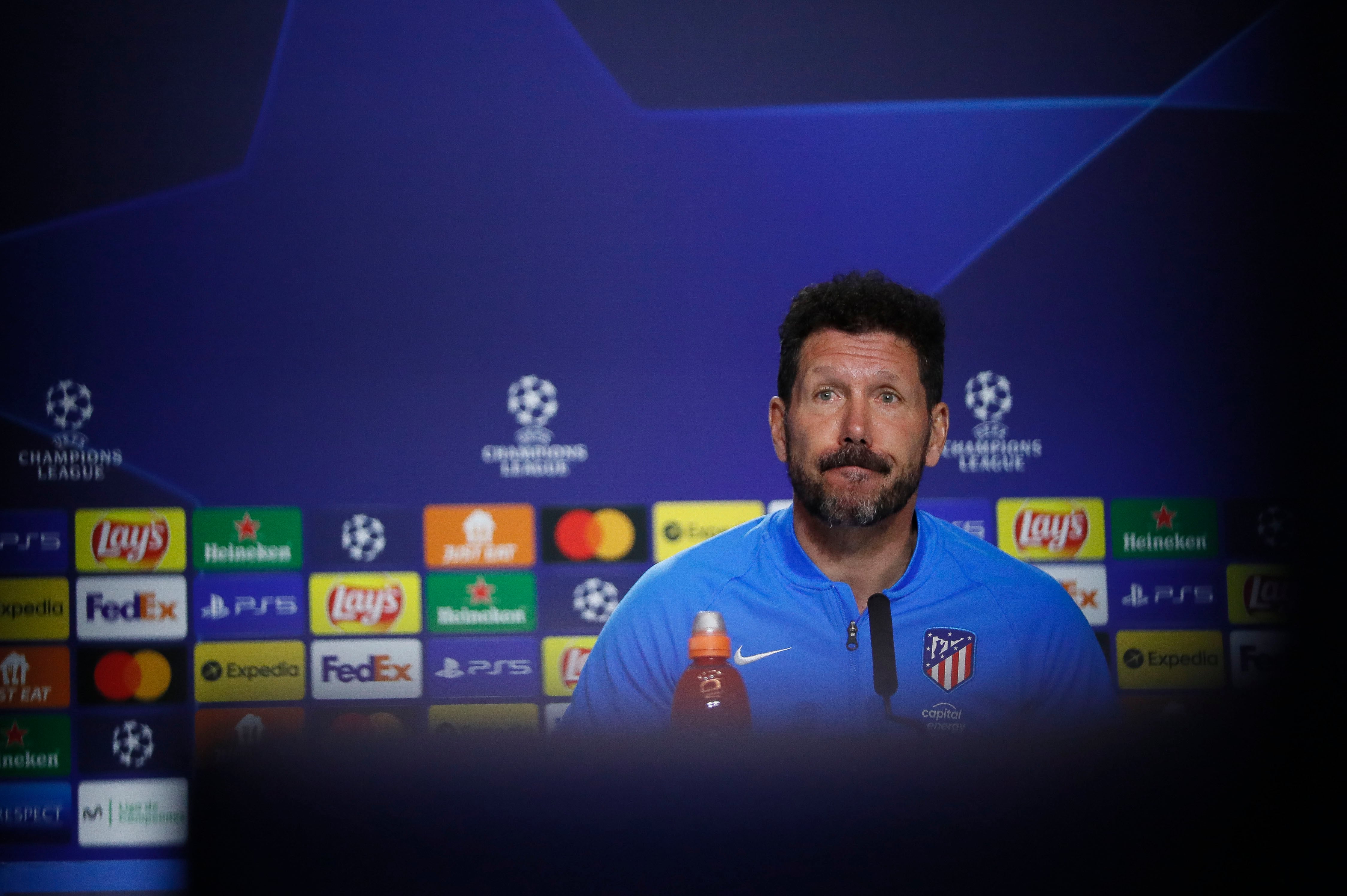 El entrenador del Atlético de Madrid, Diego Simeone, durante la rueda de presa en la víspera del partido de cuartos de final de Liga de Campeones que disputa ante el Manchester City