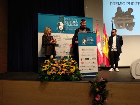 Alberto de Santiago agradece el Premio Pupitre dedicado a título póstumo a su hermano Toni de Santiago