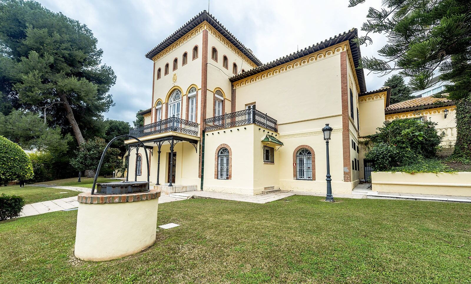 Exterior de la sede principal de Aparejadores Málaga