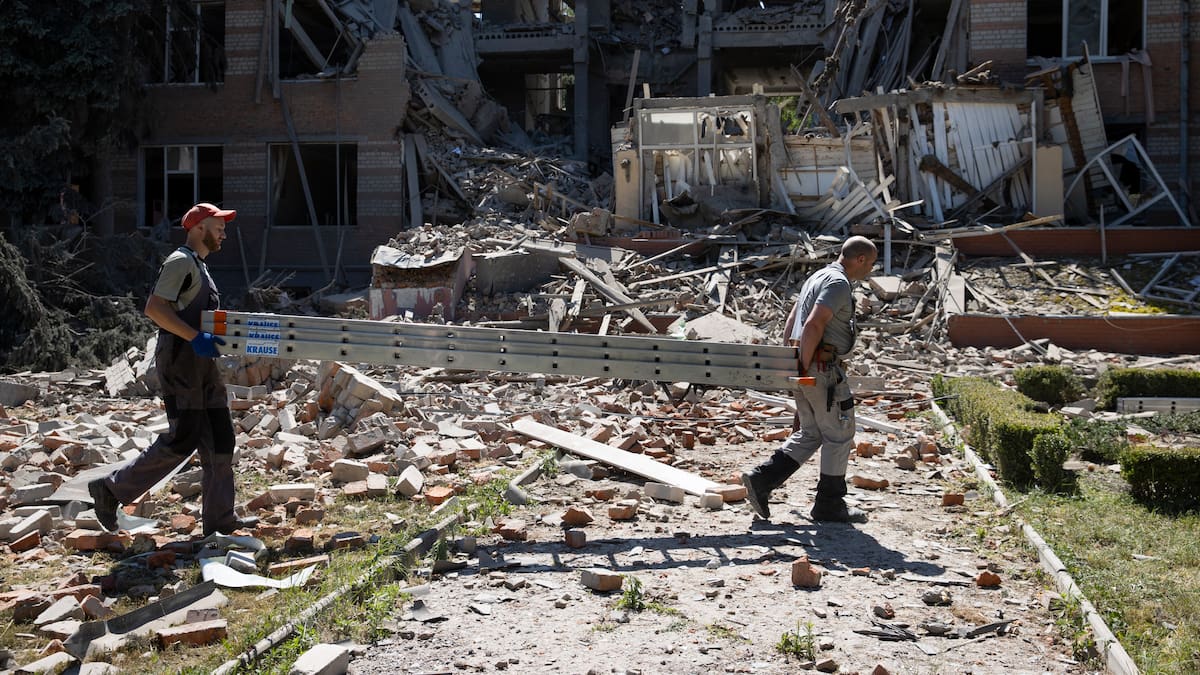 ¿Cómo afecta a los periodistas cubrir un conflicto como el de Ucrania? "Cuando llego a casa me traigo esas heridas que cicatrizan y te dejan la marca”