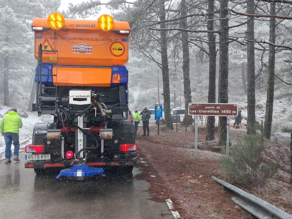 Sin teléfono móvil ni internet y con varias incidencias en las carreteras: la resaca de la borrasca Marta