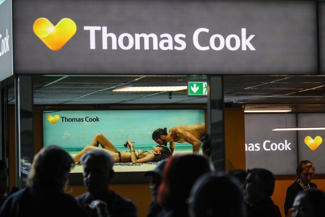 Pasajeros afectados por el cierre de Thomas Cook, en el aeropuerto de Frankfurt