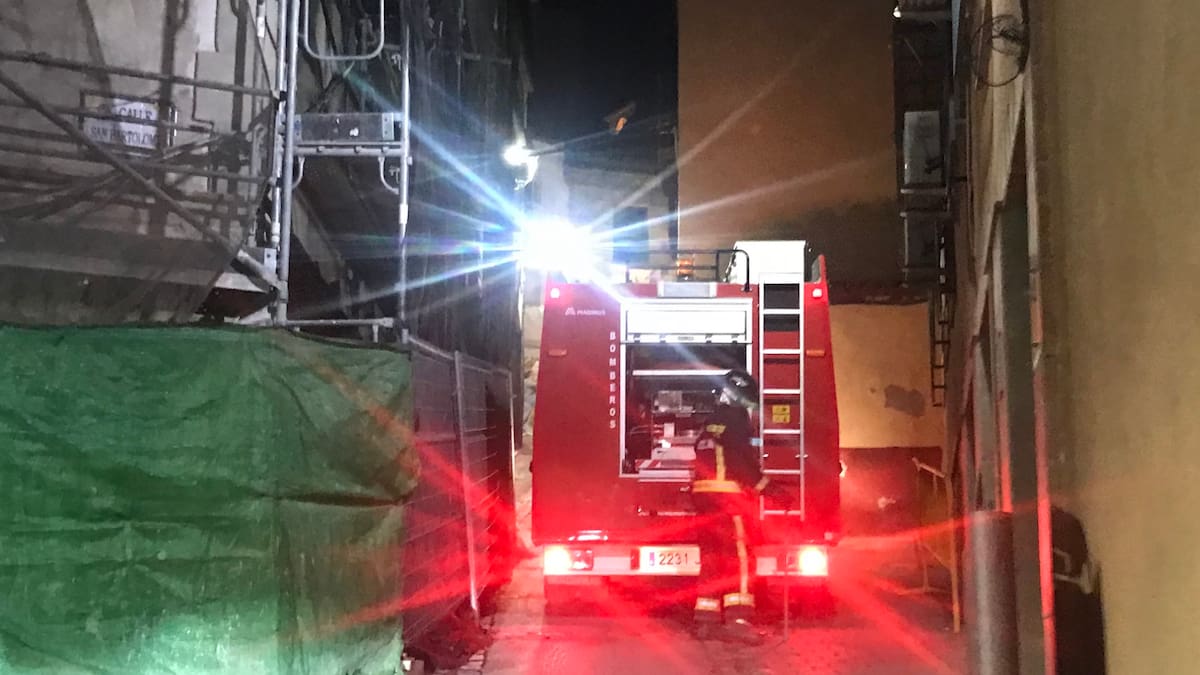 Los Bomberos de Jaén sofocan un incendio que se inició en las cortinas de una vivienda