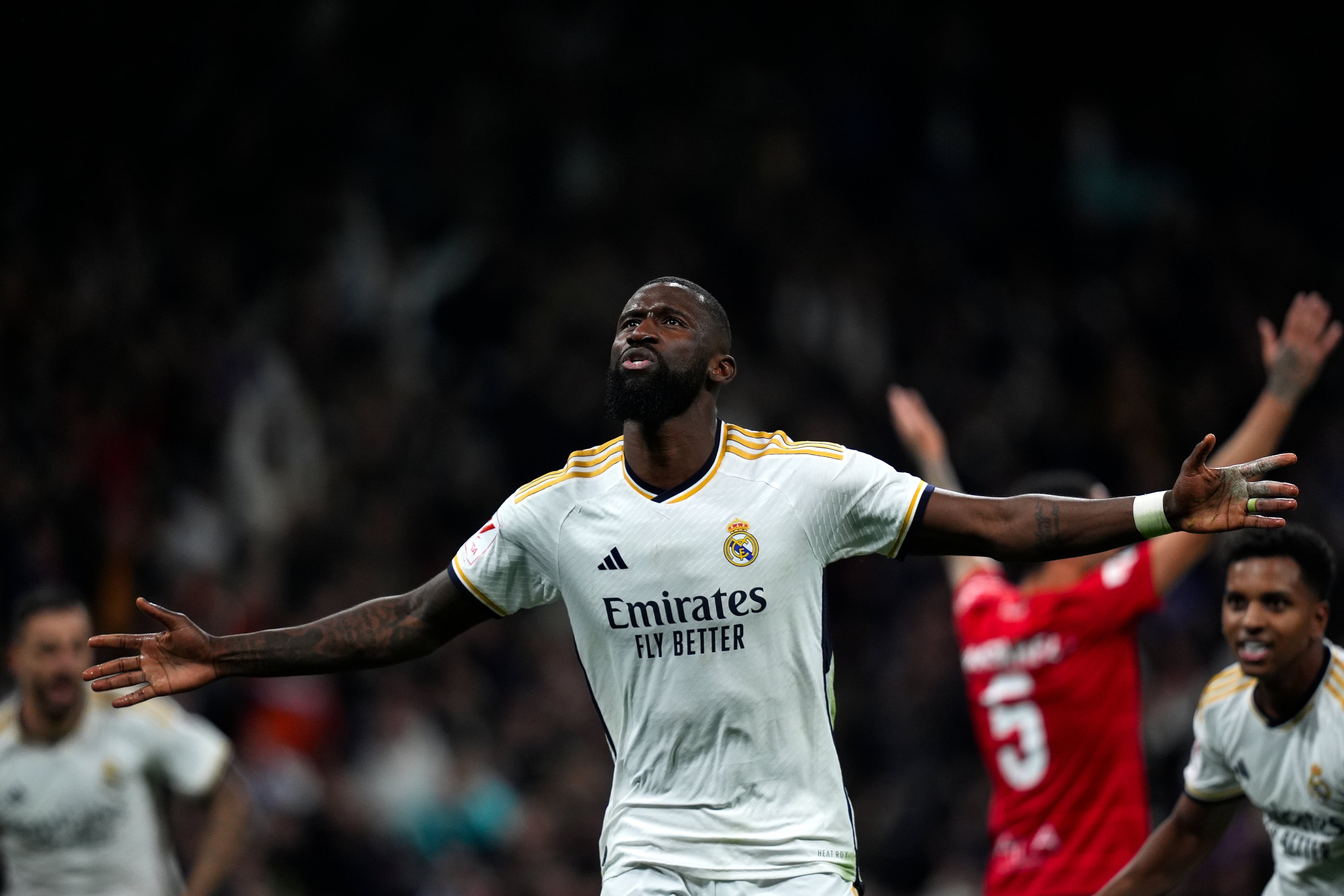 Antonio Rudiger celebra su gol contra el Mallorca en el Santiago Bernabéu. (Photo by Diego Souto/Getty Images)