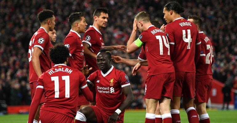 Los jugadores del Liverpool celebran un gol en Anfield