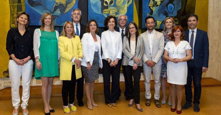 Miembros de la delegación del Grupo de Ciudades Patrimonio de la Humanidad de España, con las alcaldesas de Úbeda y Baeza, que se reunieron en París con la directora general de la UNESCO, Audrey Azoulay.