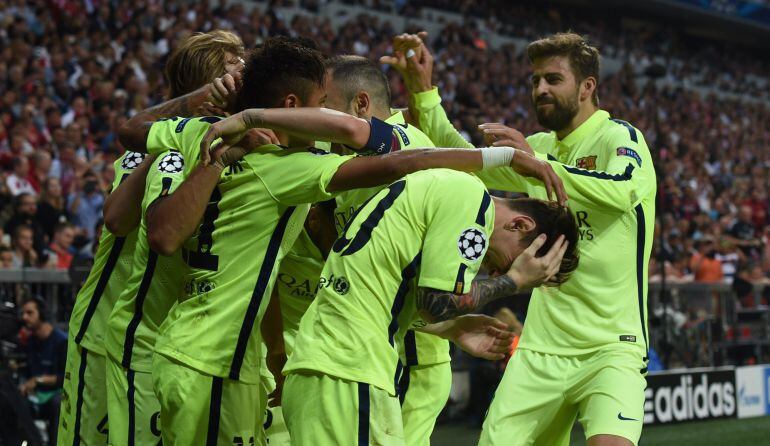 Barcelona&#039;s Argentinian forward Lionel Messi (2ndR) reacts after a goal ny Barcelona&#039;s Brazilian forward Neymar da Silva Santos Junior (L) during the UEFA Champions League football match second leg semi final FC Bayern Munich vs FC Barcelona in Munich on 