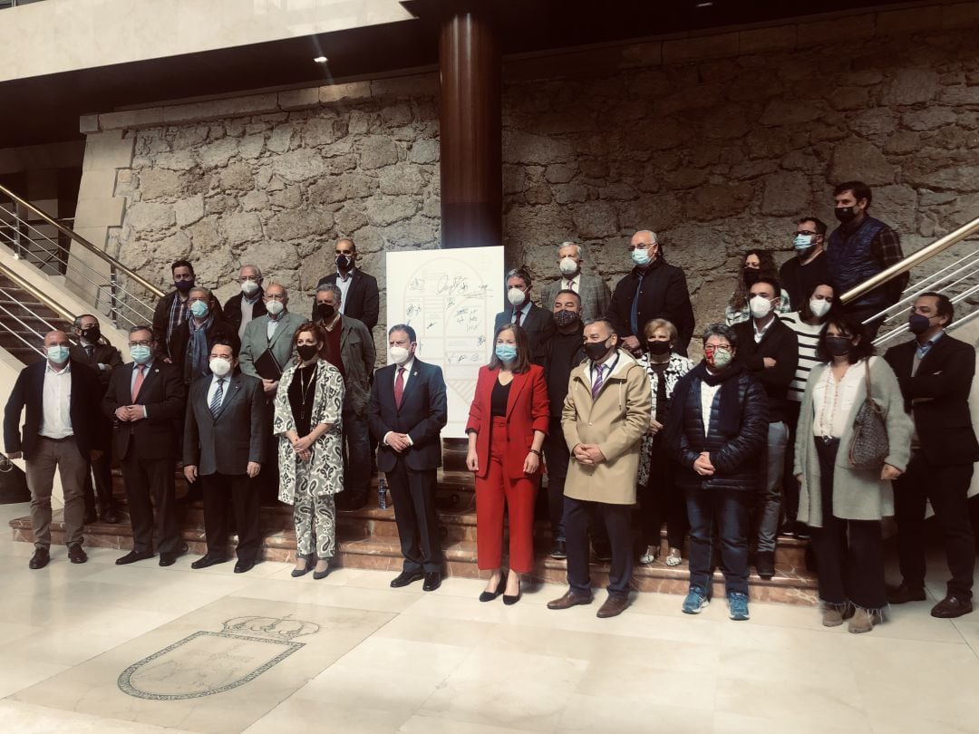 Foto de familia en la presentación del festival, esta mañana, en el Auditorio Príncipe Felipe de Oviedo