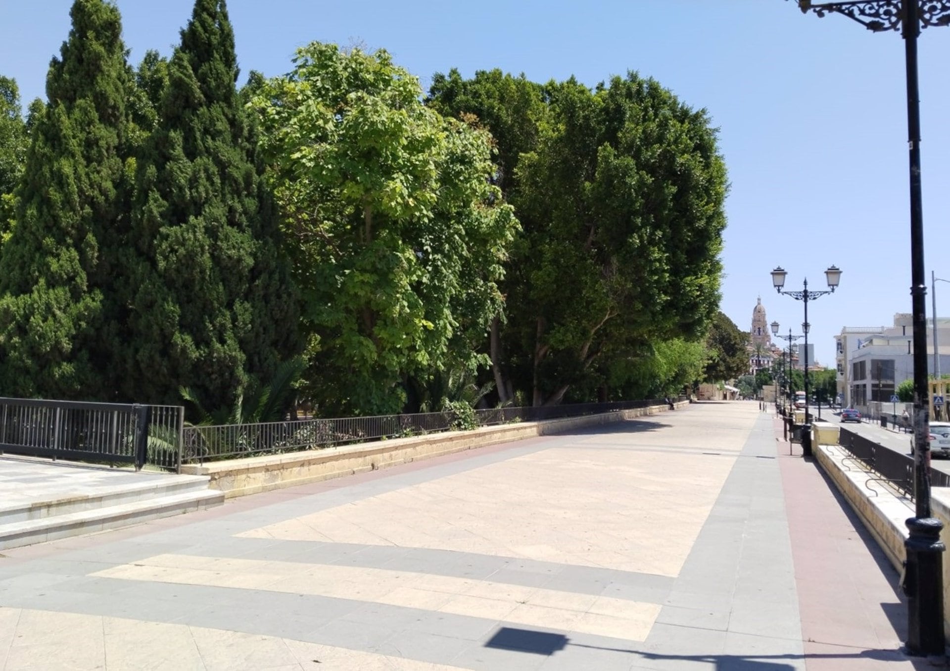 Vista del Paseo del Malecón de la ciudad de Murcia
