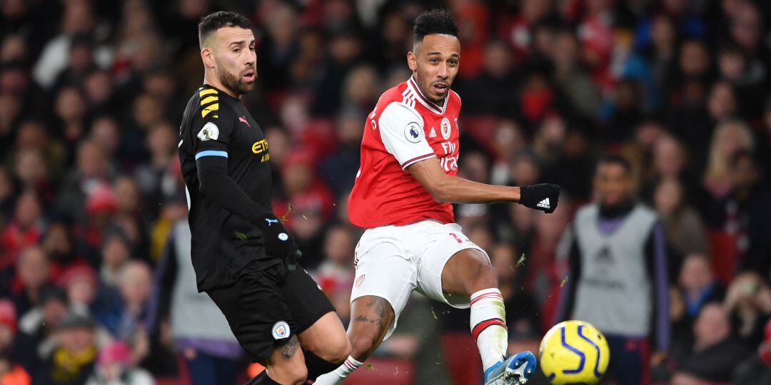 Otamendi y Aubameyang, durante el partido de la primera vuelta entre Arsenal y Manchester City