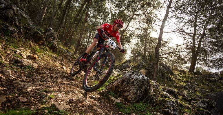 El ciclista jiennense Triki Beltrán durante una etapa de una edición anterior de la Andalucía Bike Race.