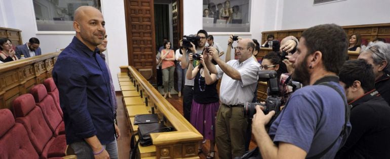 José García Molina el día de la constitución de las Cortes