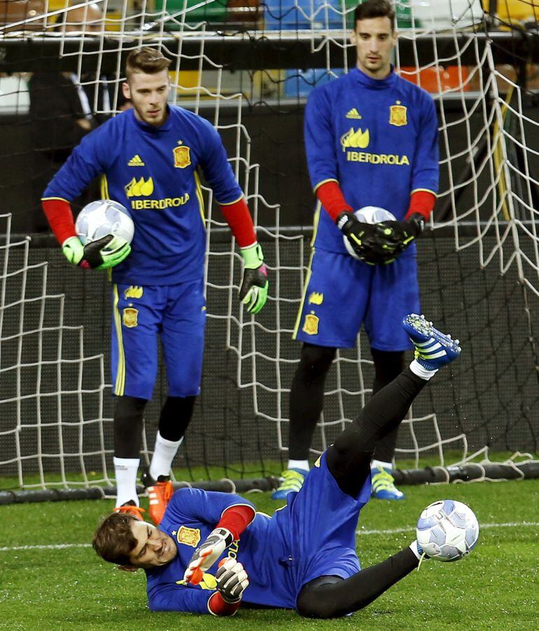 David De Gea entrenando con sus compañeros Iker Casillas y Sergio Rico