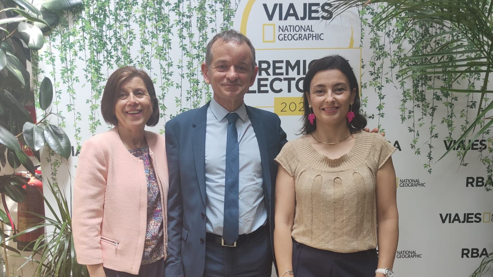 De izq. a dcha., Begoña Llorente, subdirectora de publicidad de National Geographic, Josan Ruiz, director de viajes, y Sara García, gerente de la Ruta