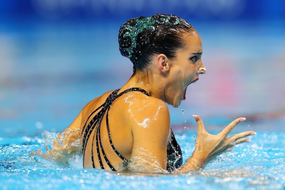 Coreografía de Ona Carbonell en la piscina