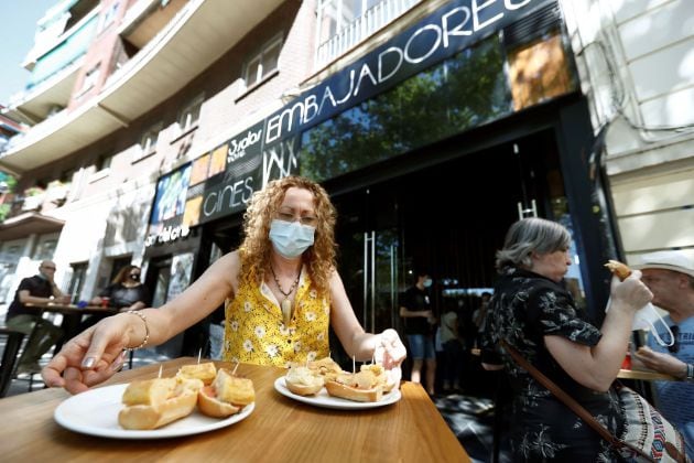 Vista de la fachada de los Cines Embajadores durante la jornada de puertas abiertas previa a su apertura al público el 3 de julio, este domingo en Madrid.