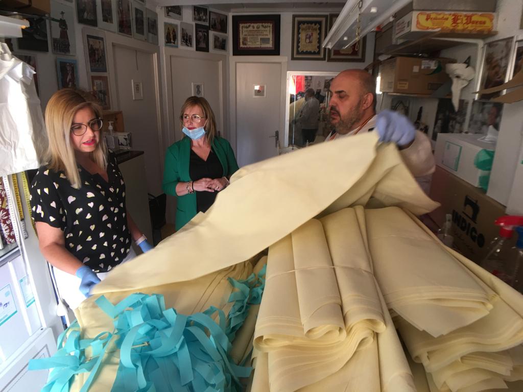 Muchos artesanos de la fiesta de Petrer se implicaron solidariamente con la pandemia