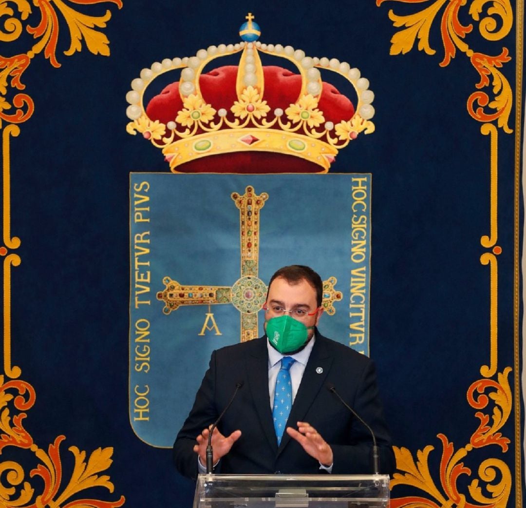 El presidente del Principado, Adrián Barbón, durante el acto de conmemoración 25 mayo.