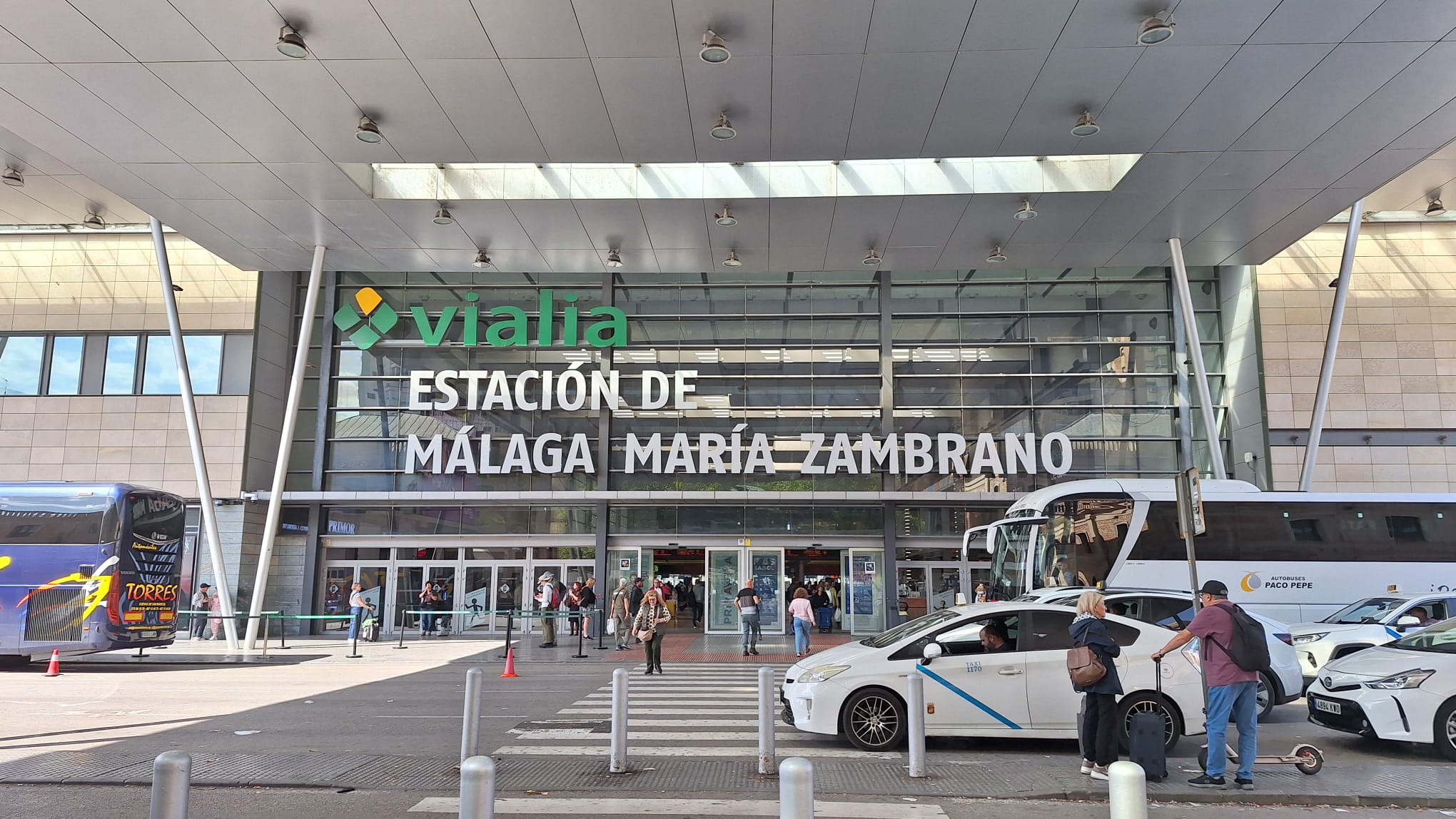 La reanudación del AVE alivia a viajeros y comercios pese a las limitaciones en la frecuencia
