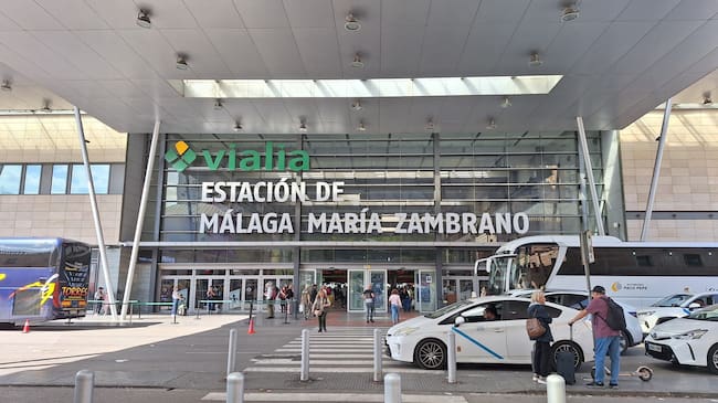La reanudación del AVE alivia a viajeros y comercios pese a las limitaciones en la frecuencia