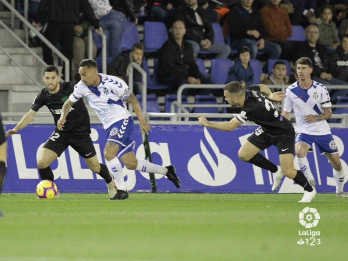 El Málaga arranca un empate en un vivo partido