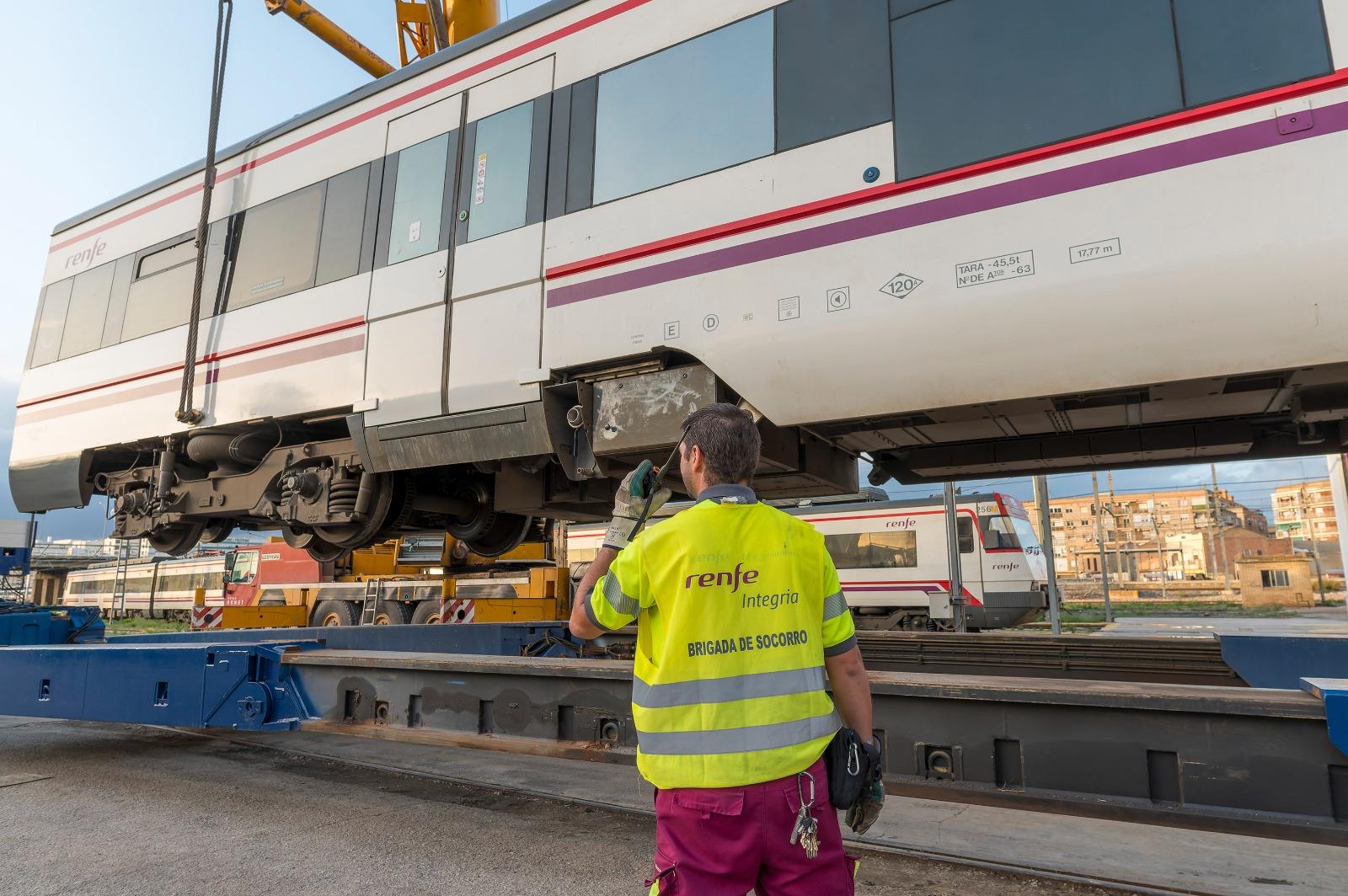 Renfe refuerza el parquede trenes de la línea C1 en el tramo Silla-Gandia