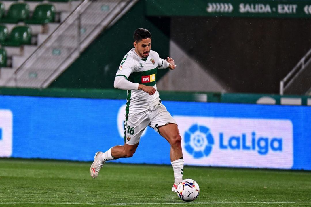 Fidel Chaves firmó el gol del Elche y fue el mejor de su equipo