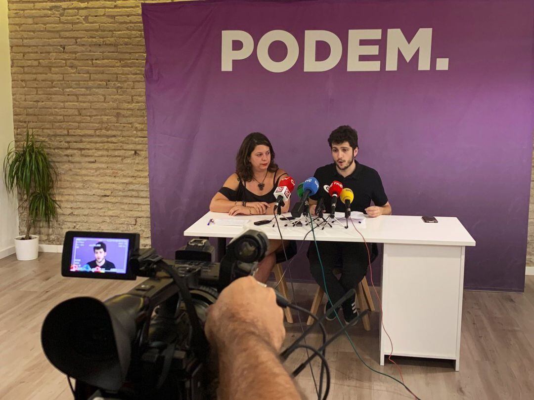 Antonio Estañ y Lidia Montero, secretaria de organización durante la rueda de prensa de este lunes 