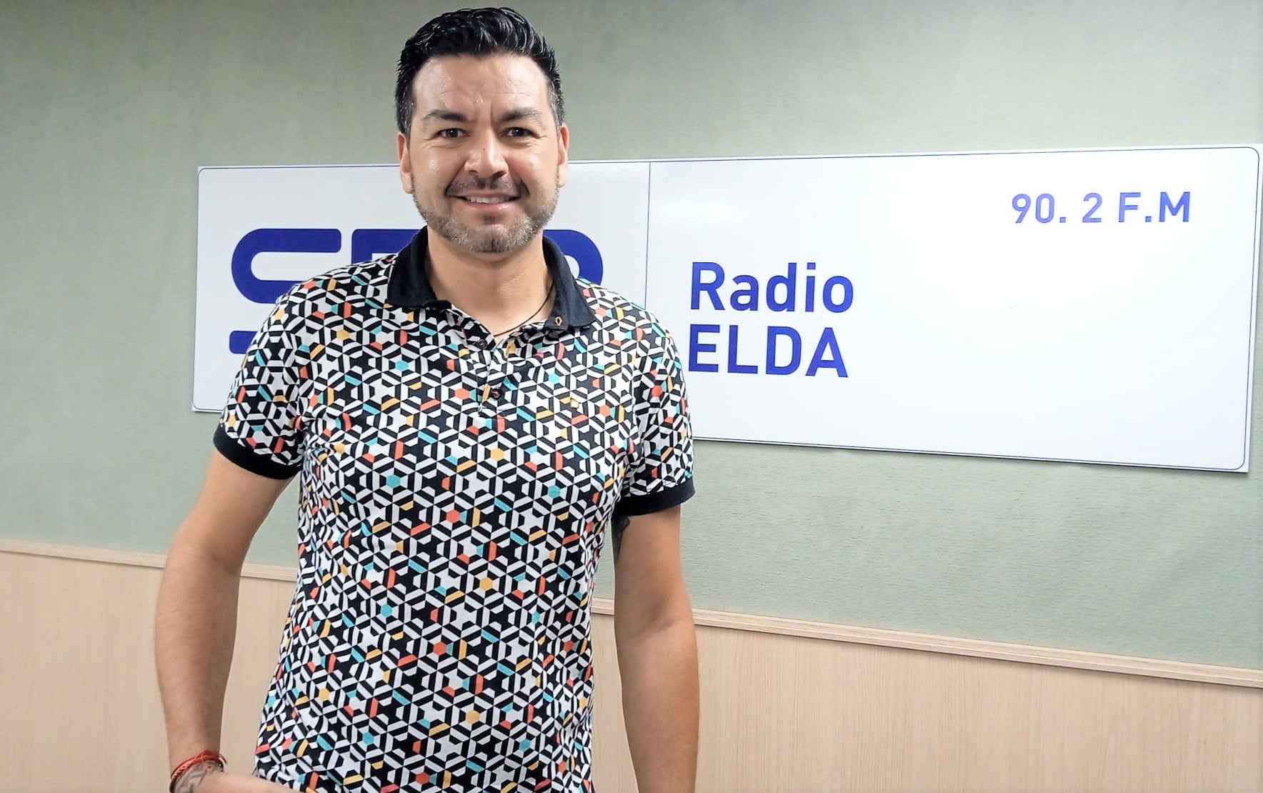 A. Mallebrera, en el estudio de Radio Elda SER