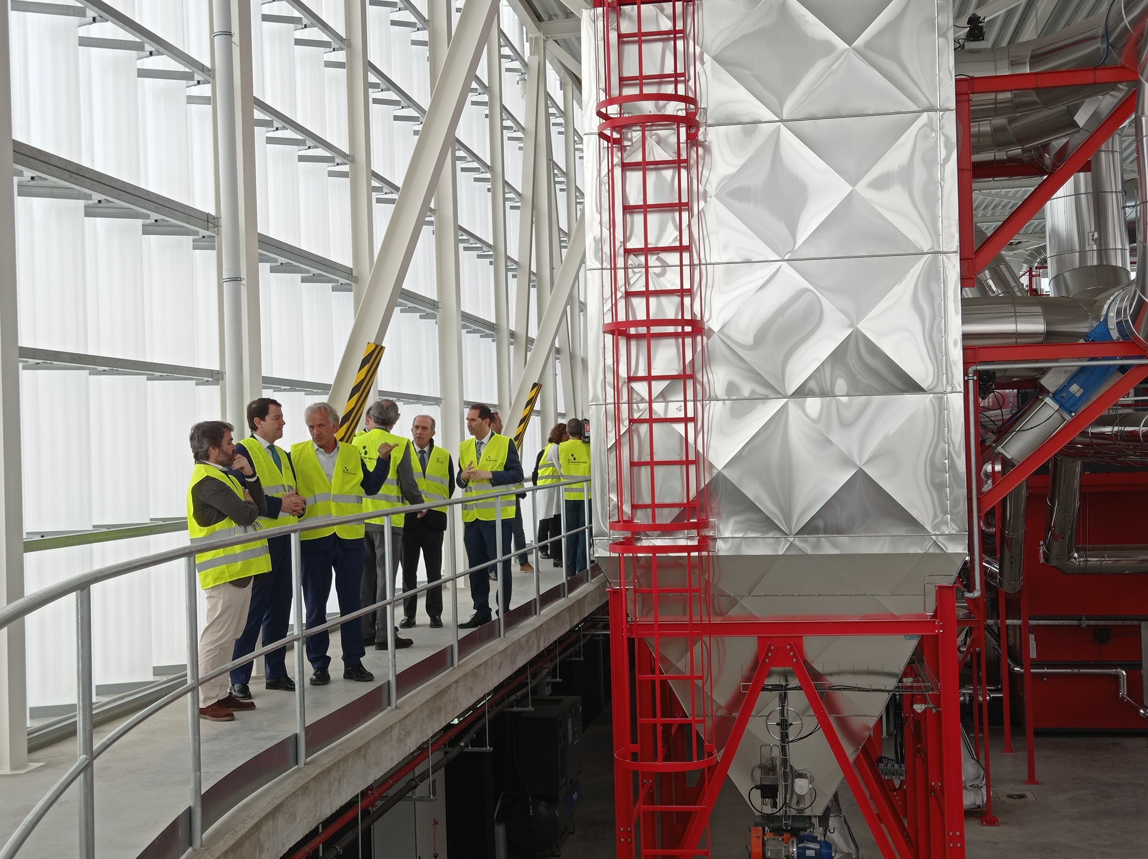 Visita a la nueva central térmica de Palencia Eco Energías del presidente de la Junta Alfonso Fernández Mañueco