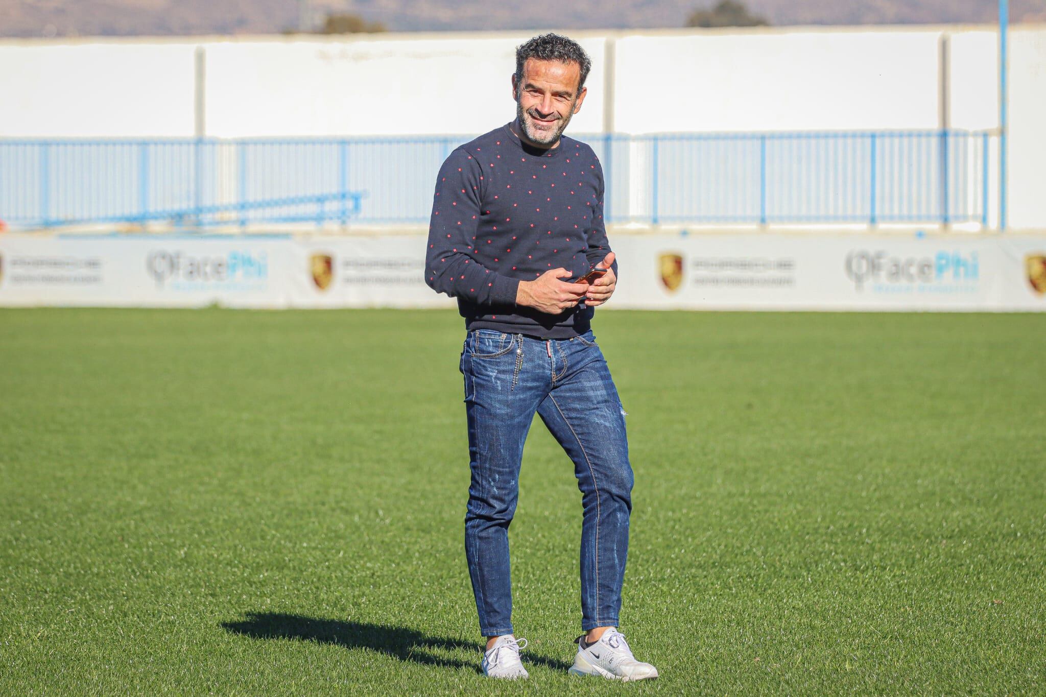 Paco Peña, en las instalaciones del estadio municipal Antonio Solana. Foto: CF Intercity