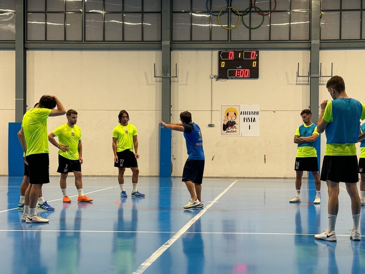 David Valverde dirige un entrenamiento del Sporting La Nucía