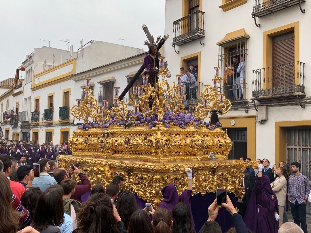 El Cristo del Calvario, a su paso por la plaza de San Pedro