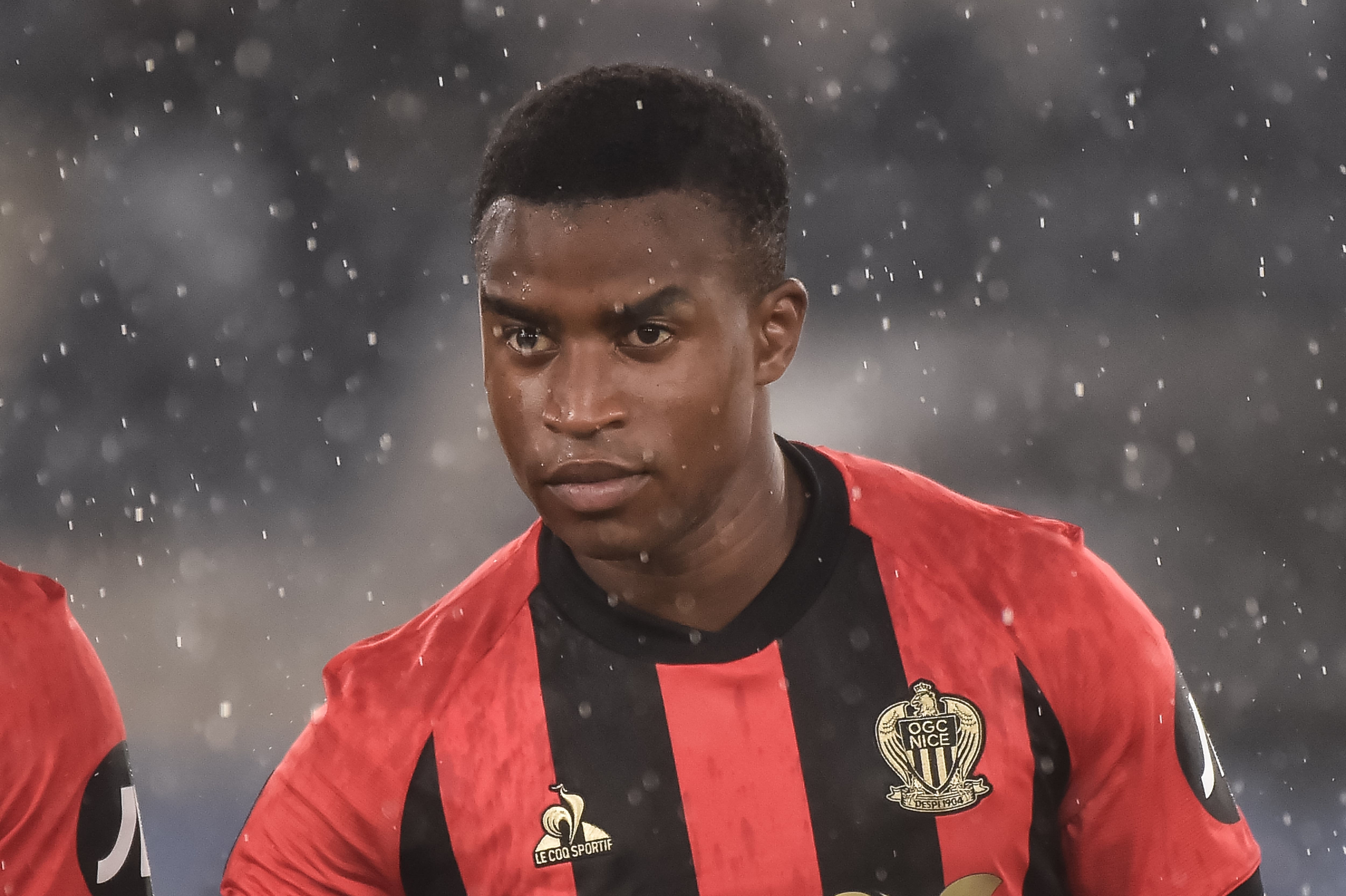 Youssoufa Moukoko defendiendo la camiseta del Niza en 2024